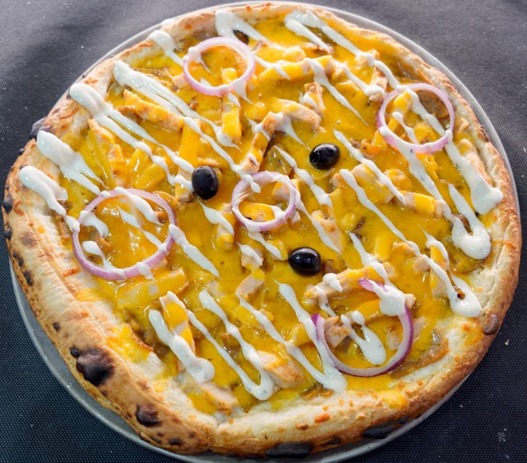 Pizza Cheesy Chicken Base crème Emmental Mozzarella - Livraison Hazebrouck